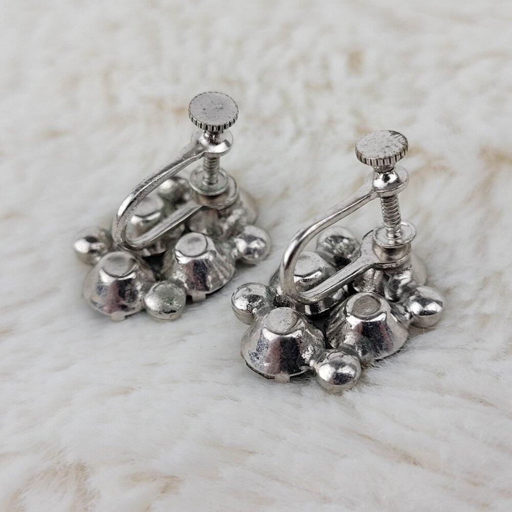 1940's Green Rhinestone Cluster Screwback Earrings - Picture 4 of 4